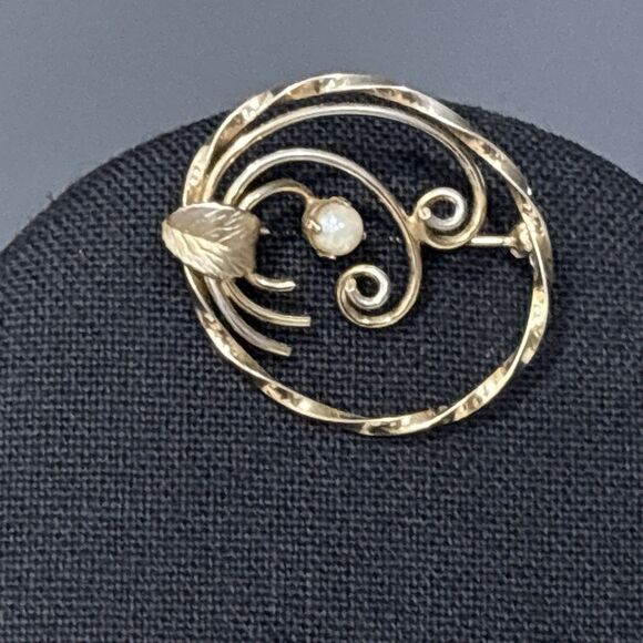Vintage Gold Filled Brooch Pearl Leaf Swirl Signed - Picture 7 of 12